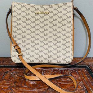 Michael Kors Jet Set Travel Large Logo Messenger